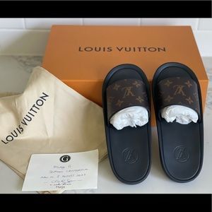 ***SOLD***. LV Sunbath Flat Mule
